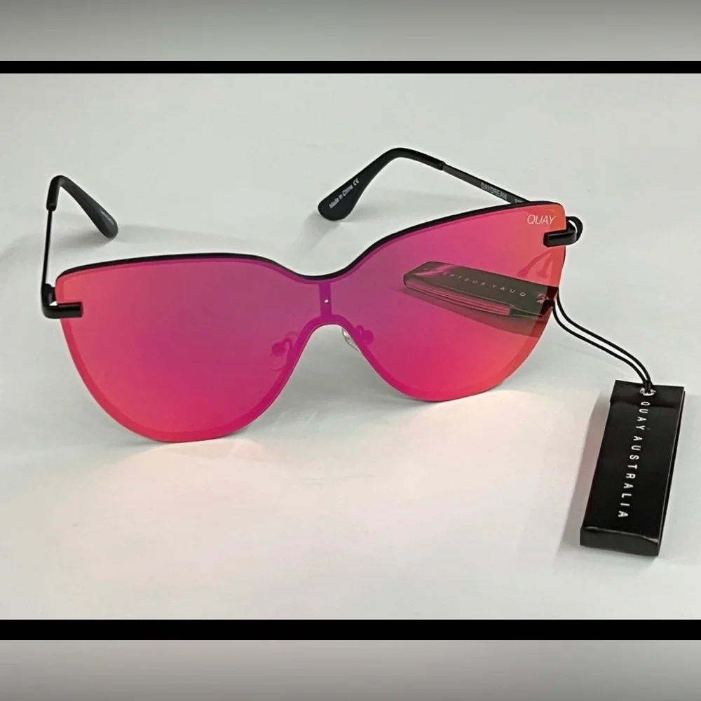 QUAY AUSTRALIA DAYDREAM IN BLACK/ PINK